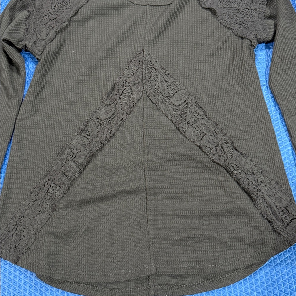 GRAY LACE SHOULDER THERMAL LONG SLEEVE - Picture 6 of 8